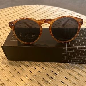 Diff Sunglasses in brown (New)